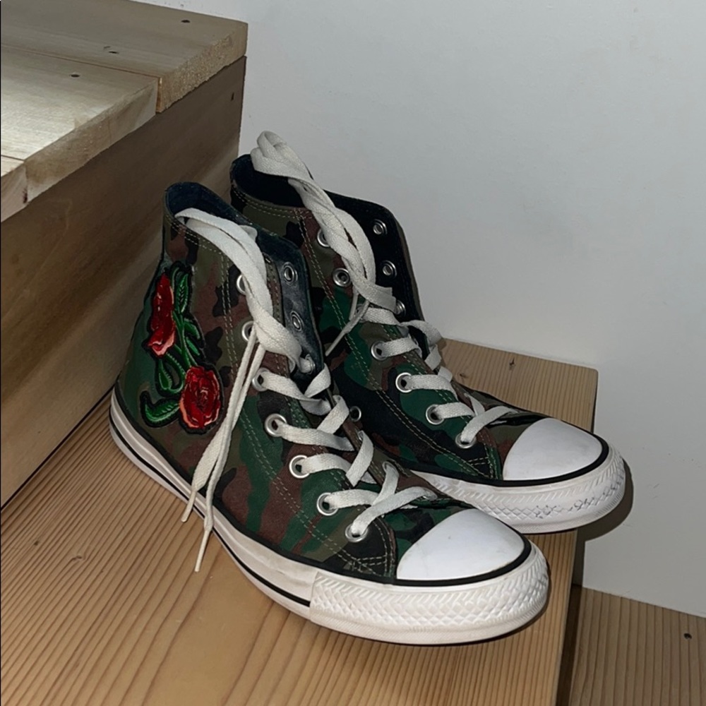 Woman’s size 8 camo converse with rose